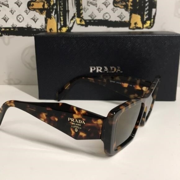New Authentic Prada SPR08Y Women’s Sunglasses – VAU-01T - Picture 8 of 12